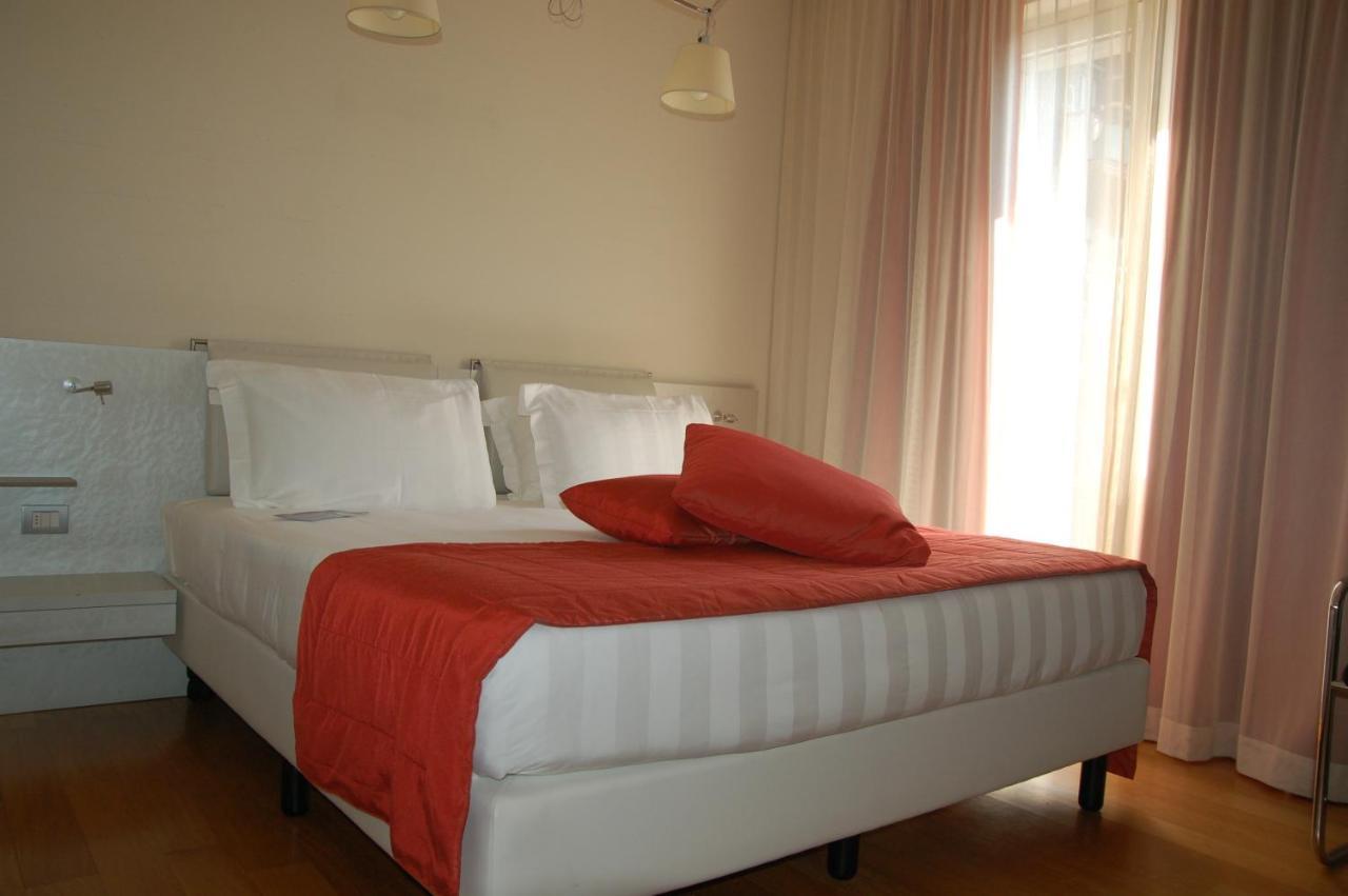 Hotel Mercure Milano Solari Bagian luar foto