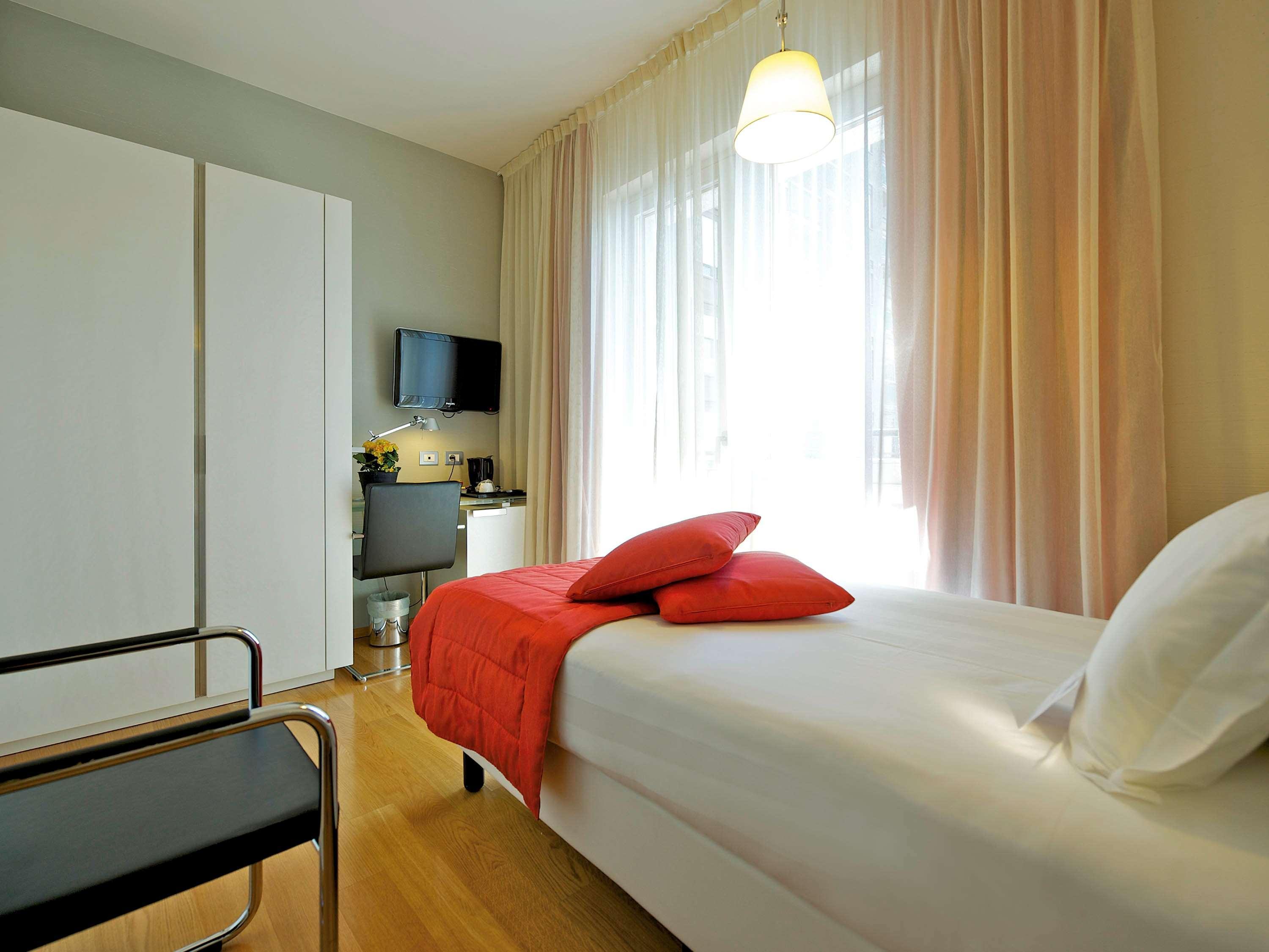 Hotel Mercure Milano Solari Bagian luar foto