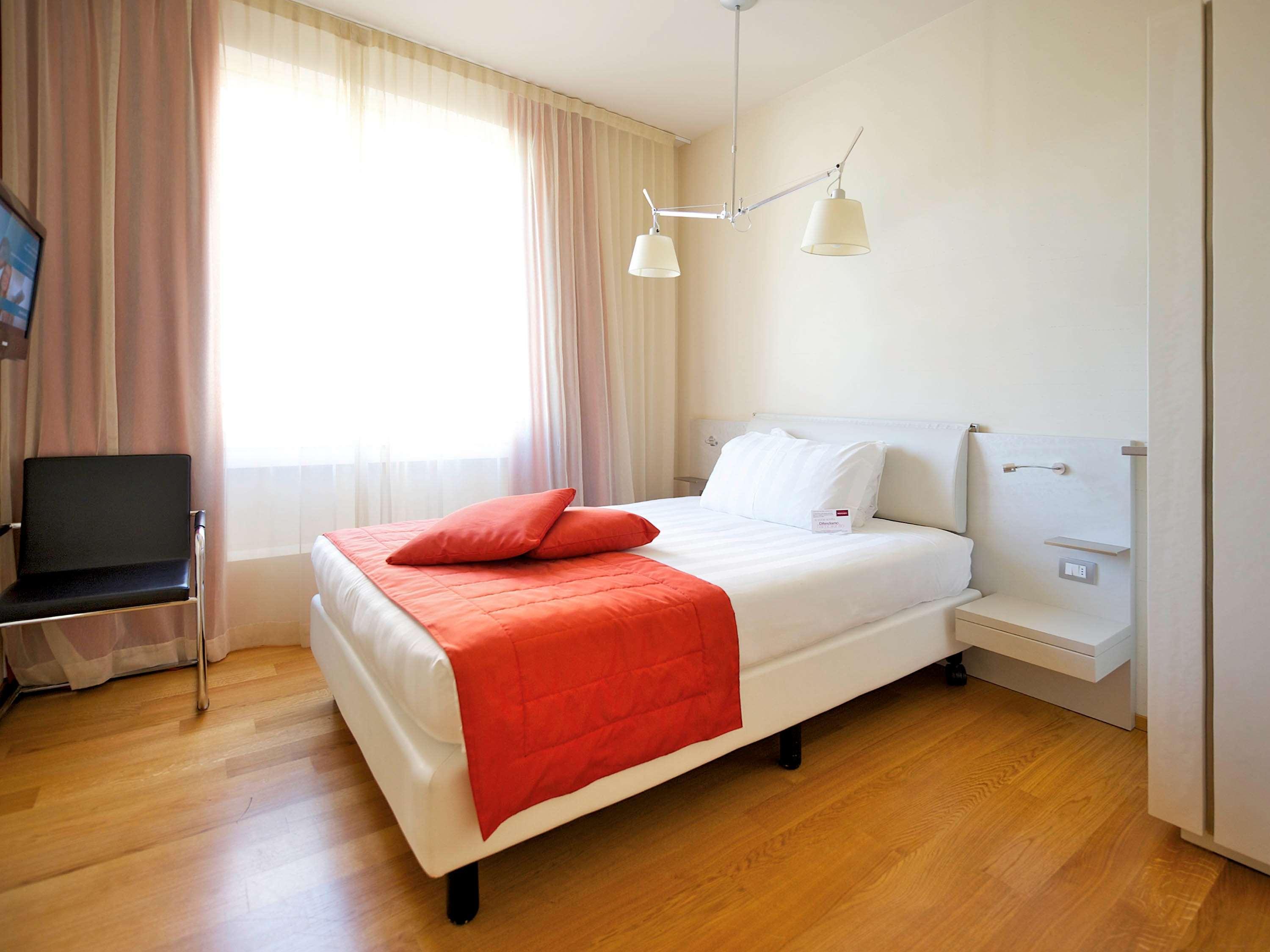 Hotel Mercure Milano Solari Bagian luar foto