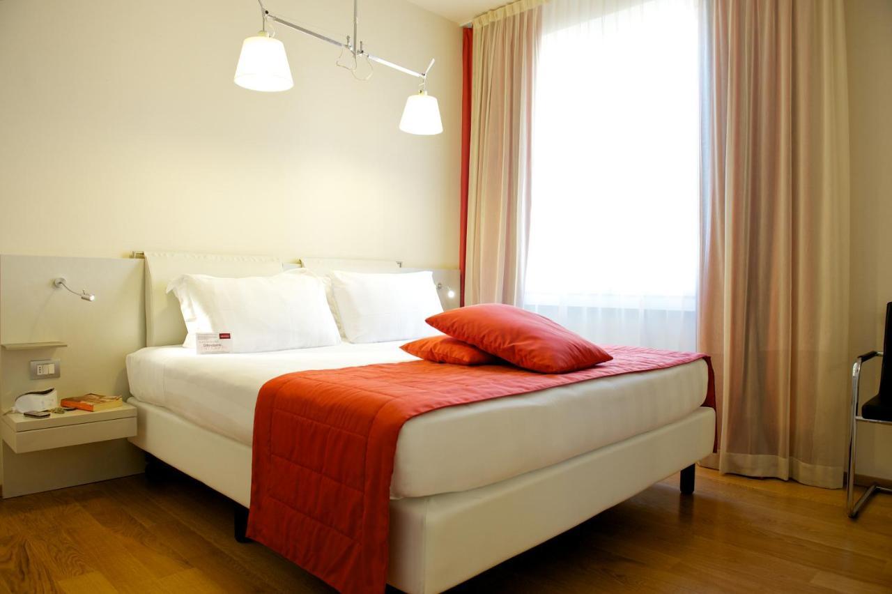 Hotel Mercure Milano Solari Bagian luar foto