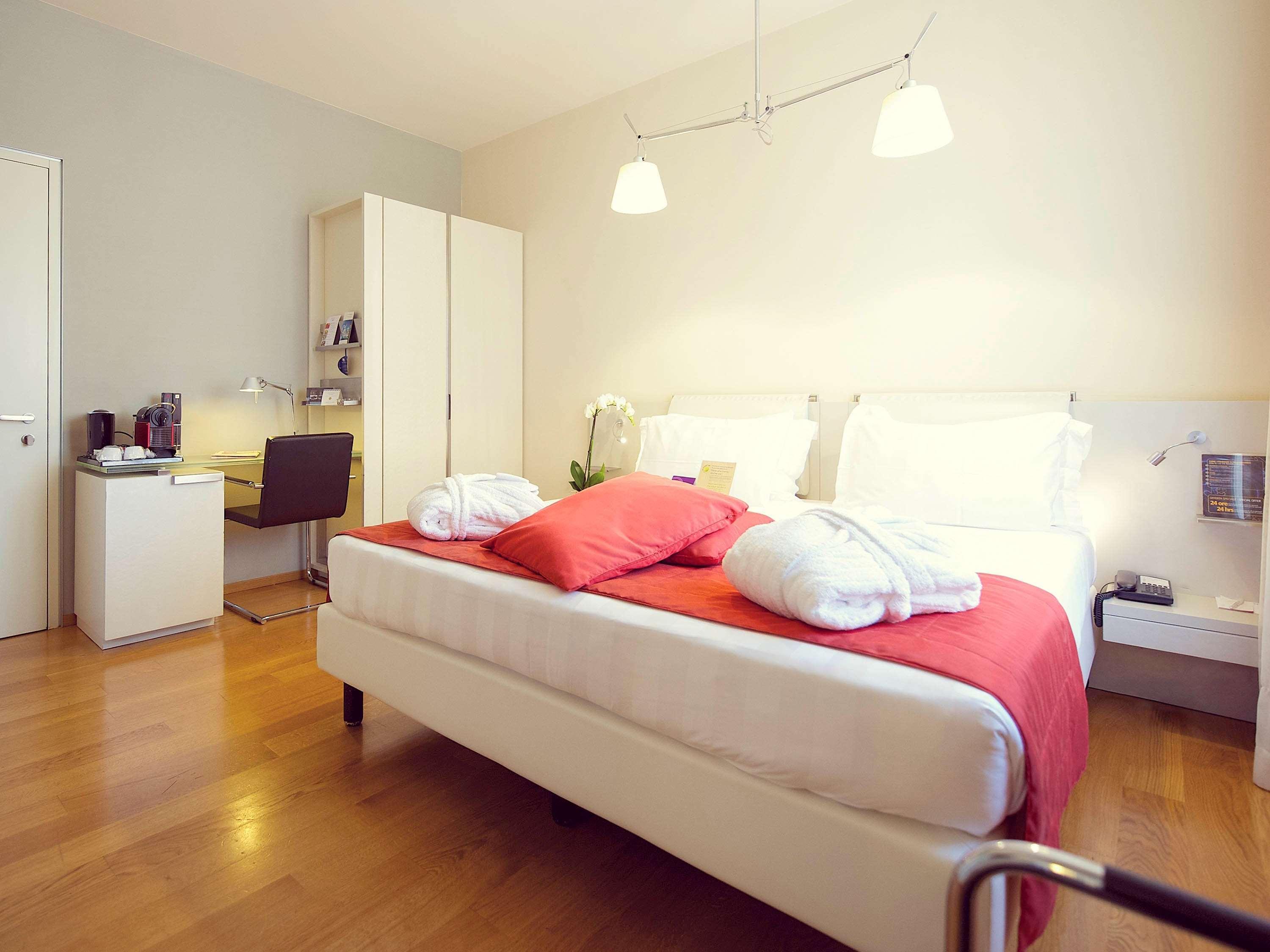 Hotel Mercure Milano Solari Bagian luar foto