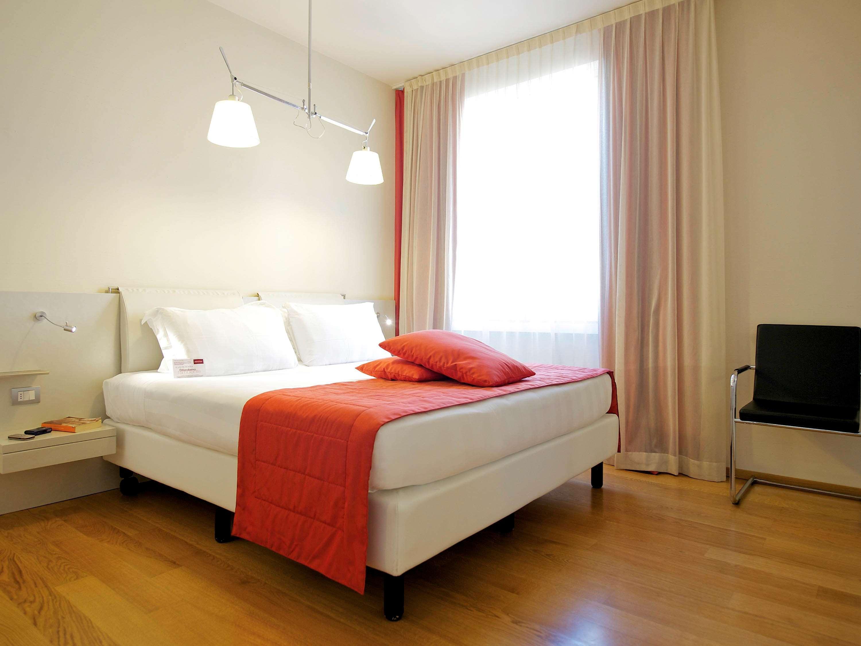 Hotel Mercure Milano Solari Bagian luar foto