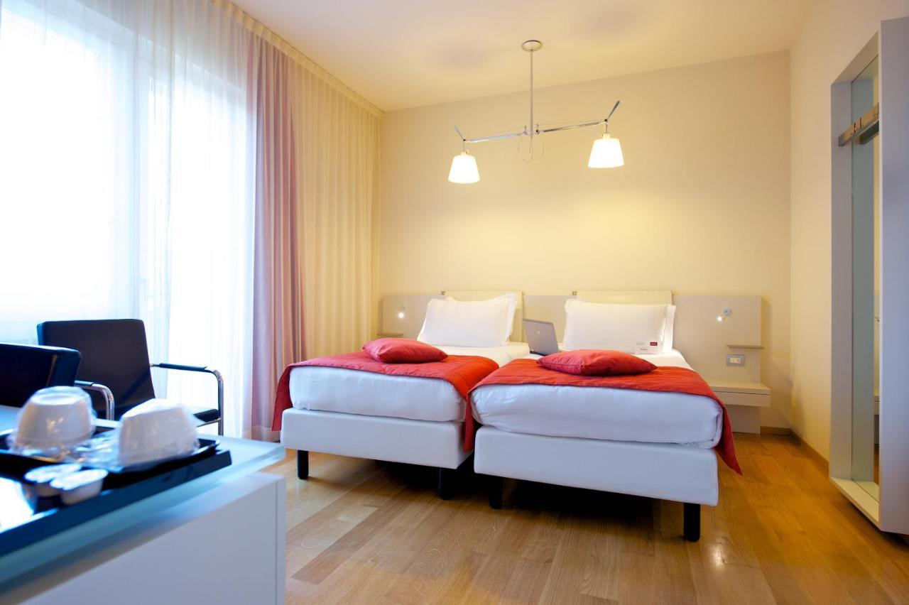 Hotel Mercure Milano Solari Bagian luar foto