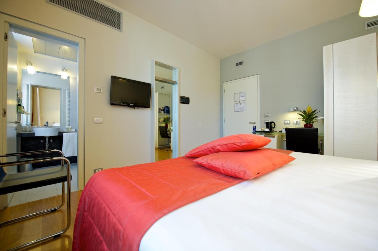 Hotel Mercure Milano Solari Bagian luar foto