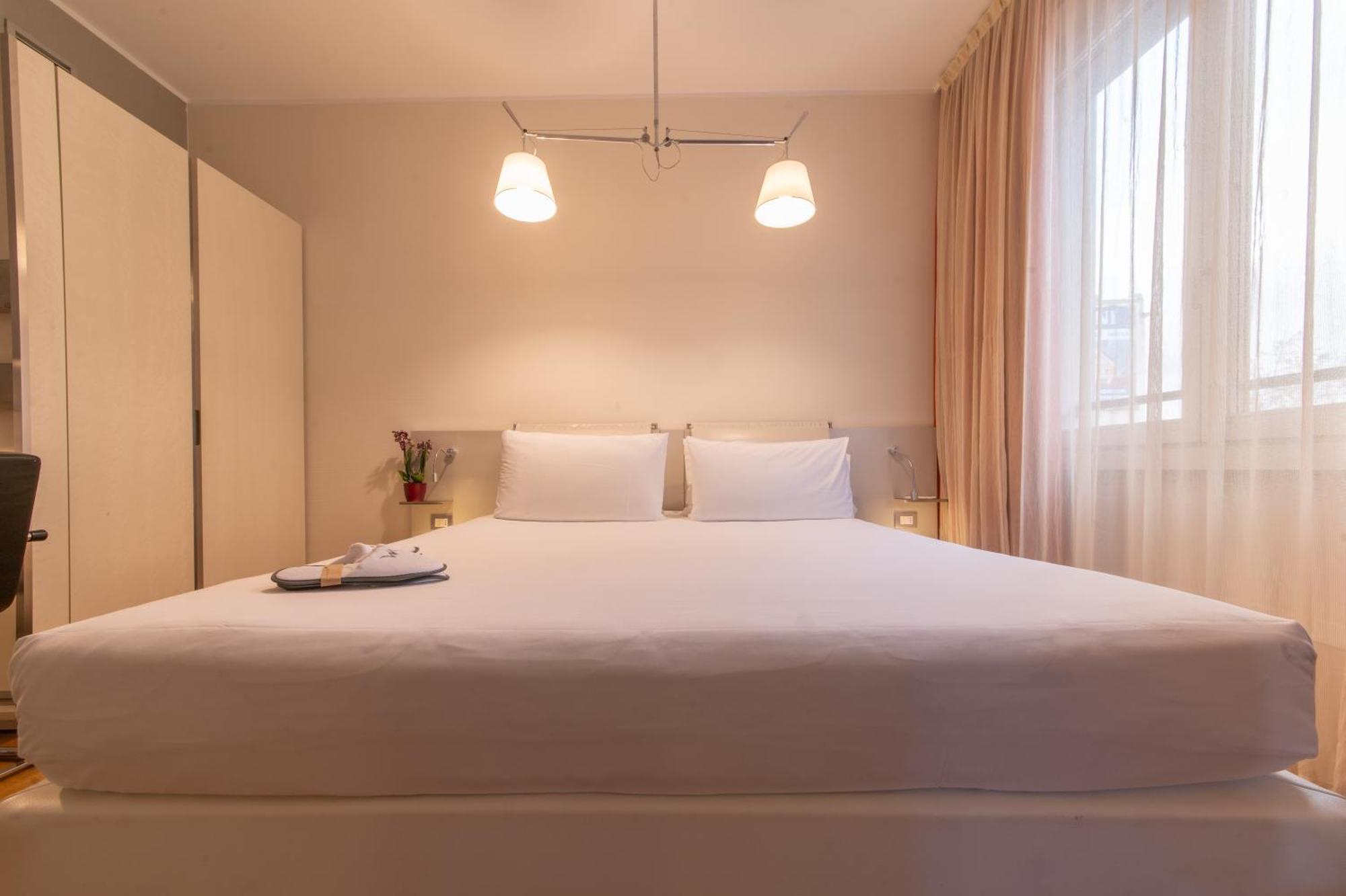 Hotel Mercure Milano Solari Bagian luar foto