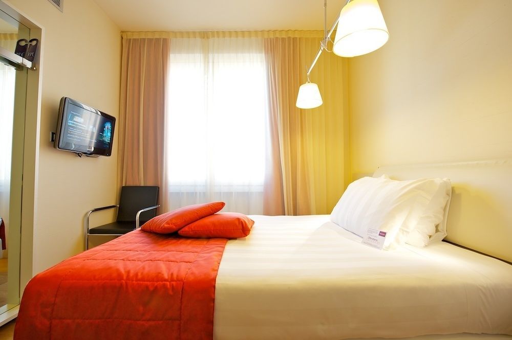 Hotel Mercure Milano Solari Bagian luar foto