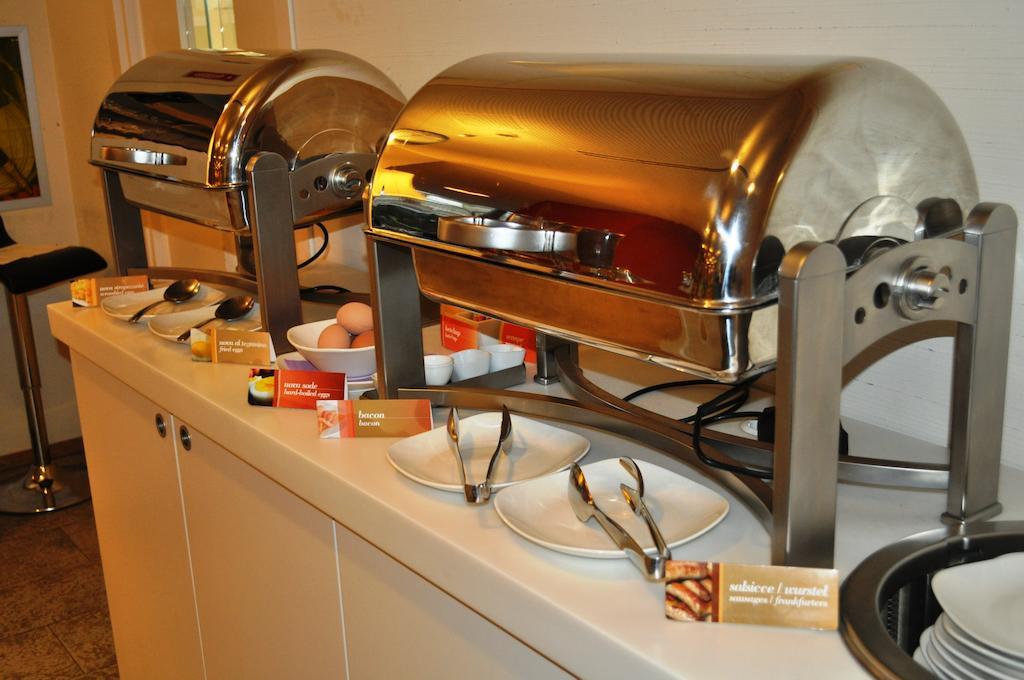 Hotel Mercure Milano Solari Bagian luar foto