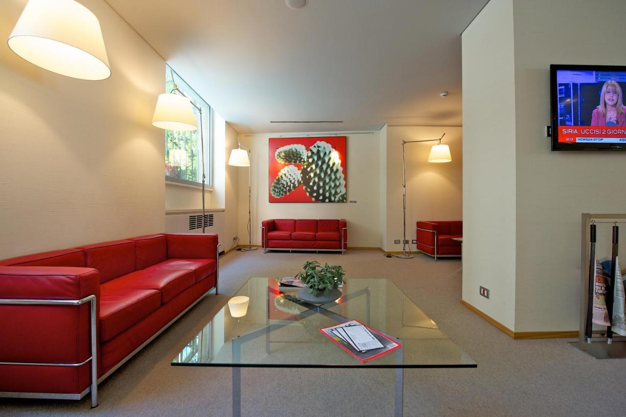 Hotel Mercure Milano Solari Bagian luar foto